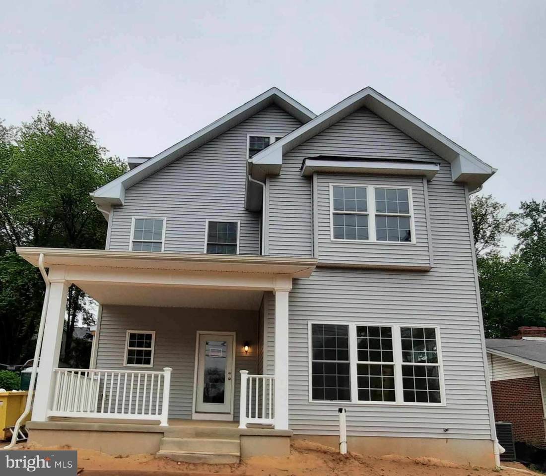 221 Cedar Avenue - Photo 1