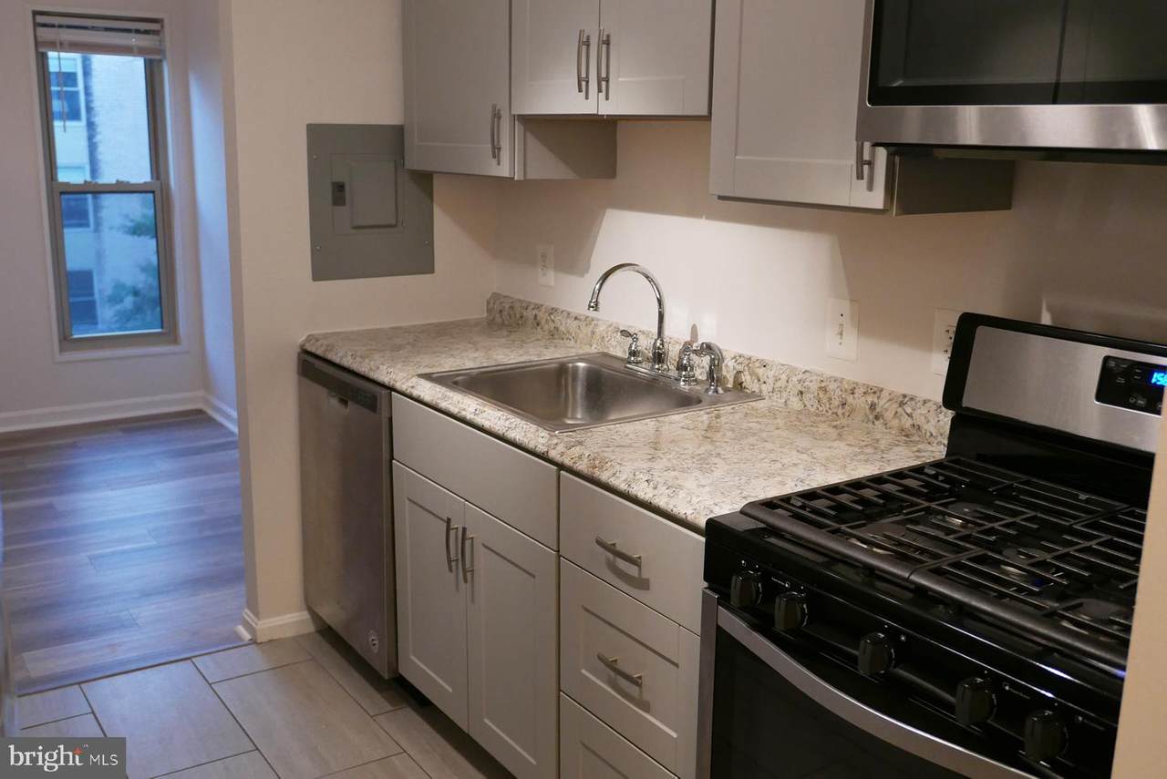 15 Canterbury Square - Photo 1