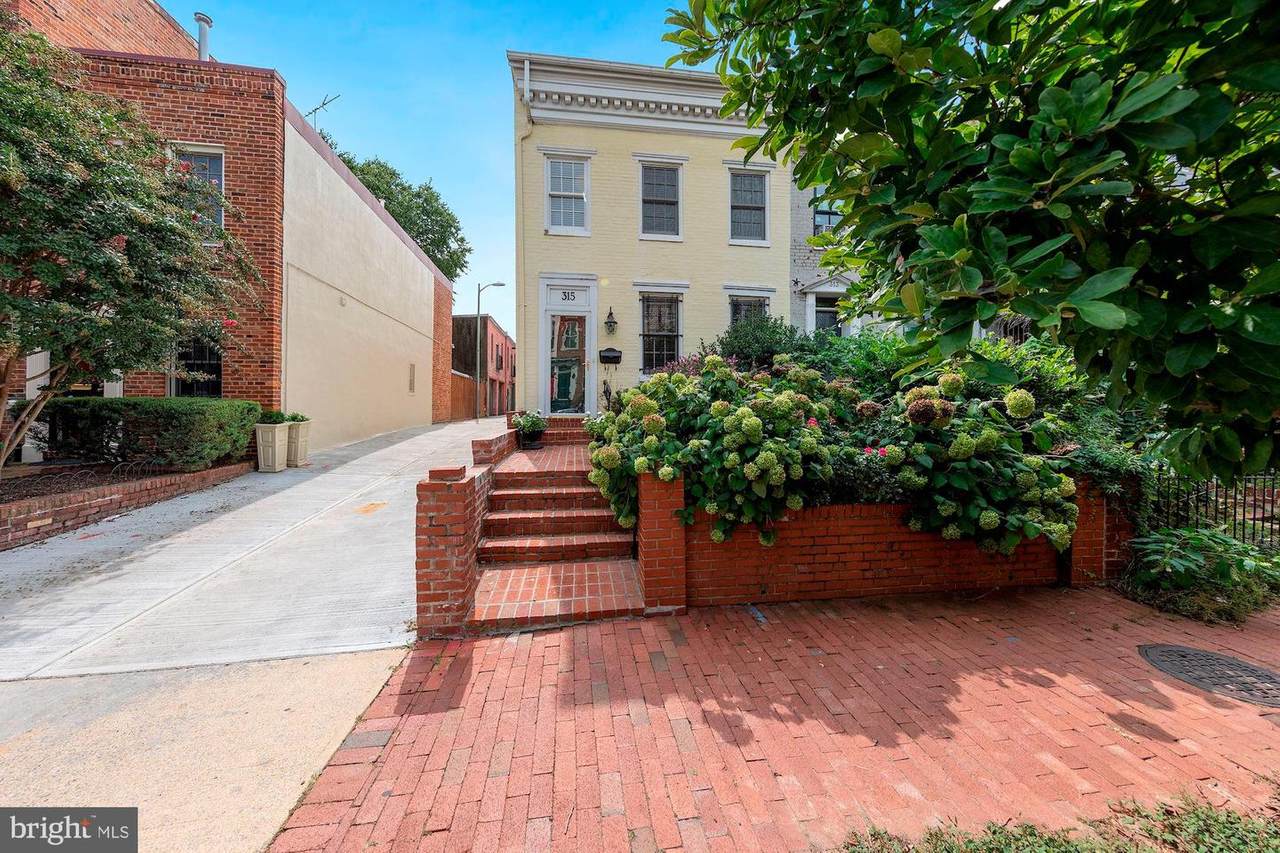 315 Constitution Avenue - Photo 1