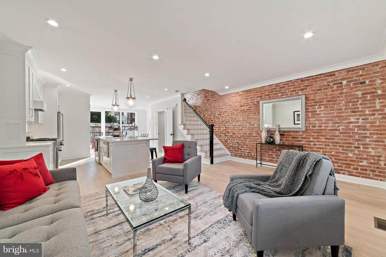 645 Lexington Place - Photo 1