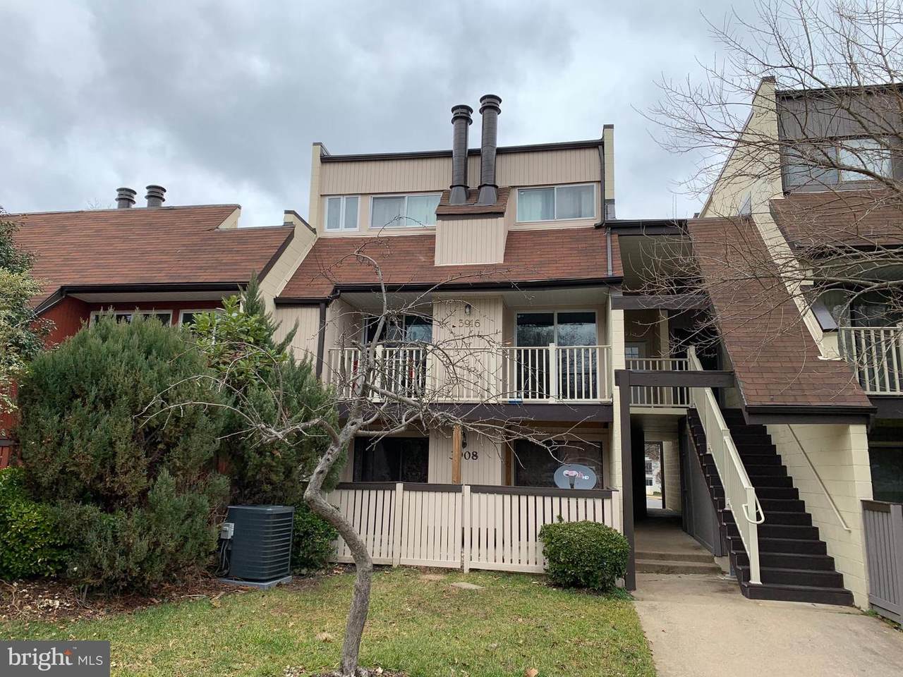 3916 Woodhue Place - Photo 1