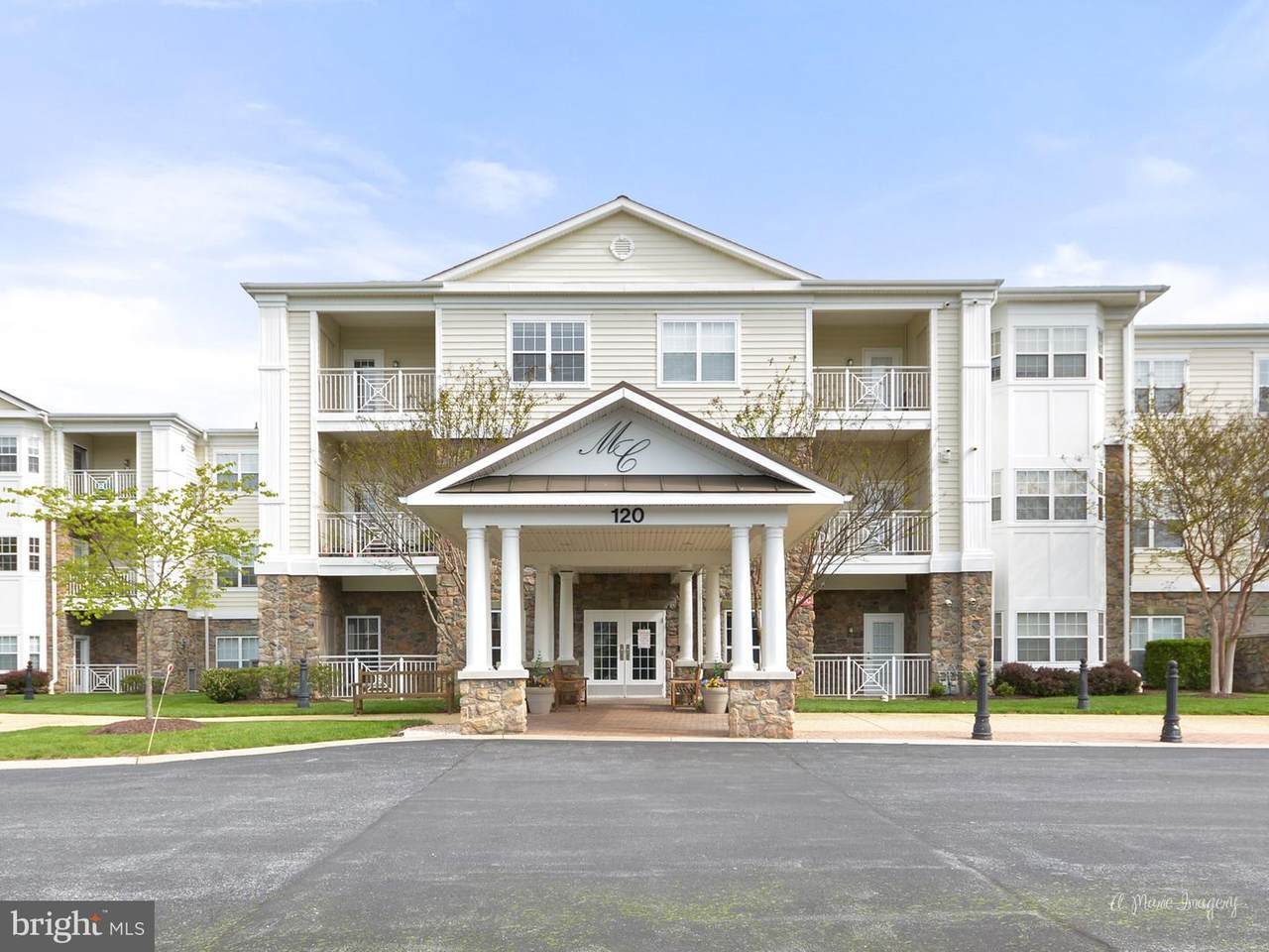 120 Burgess Hill Way - Photo 1