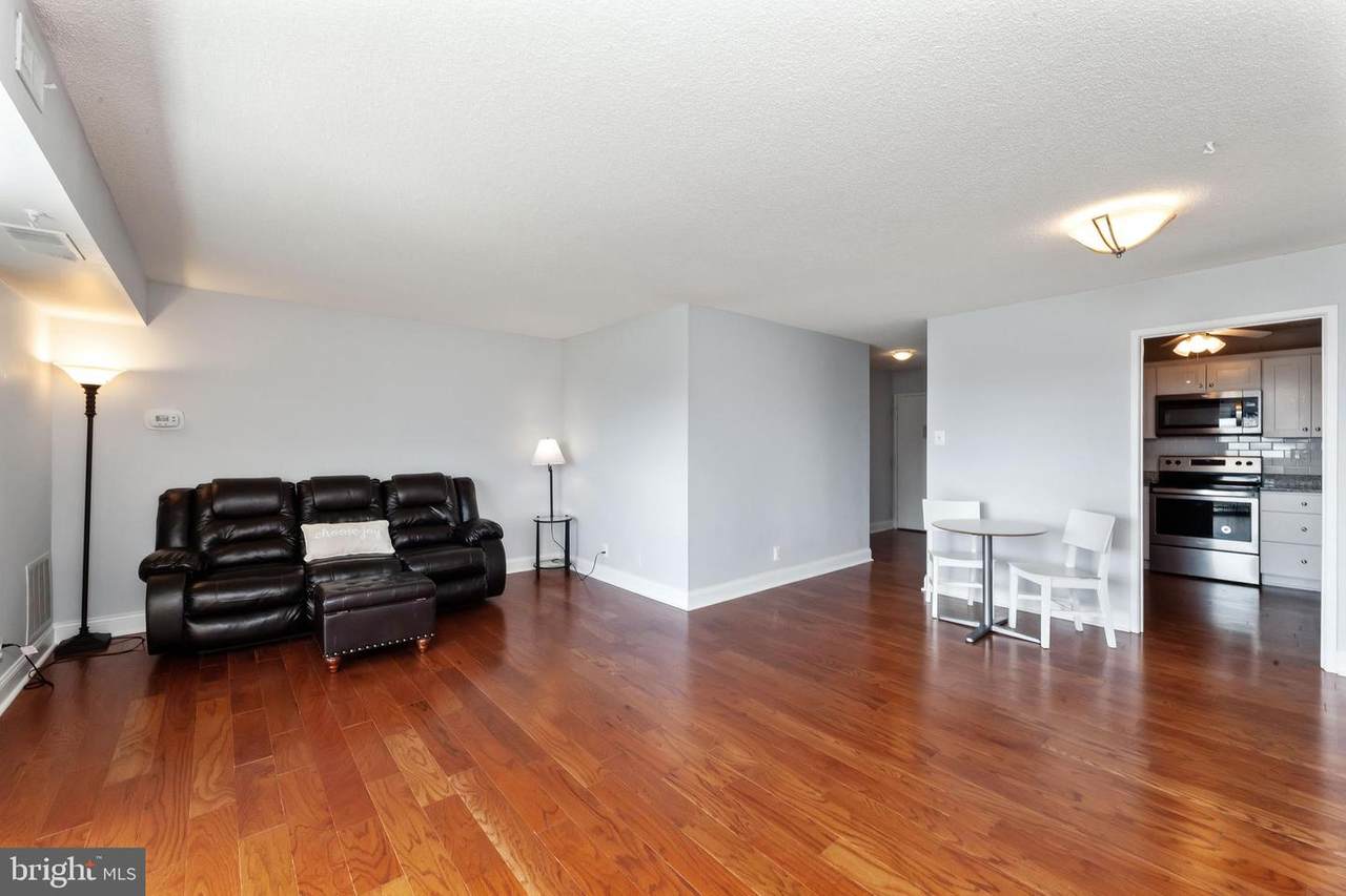 203 Yoakum Parkway - Photo 1