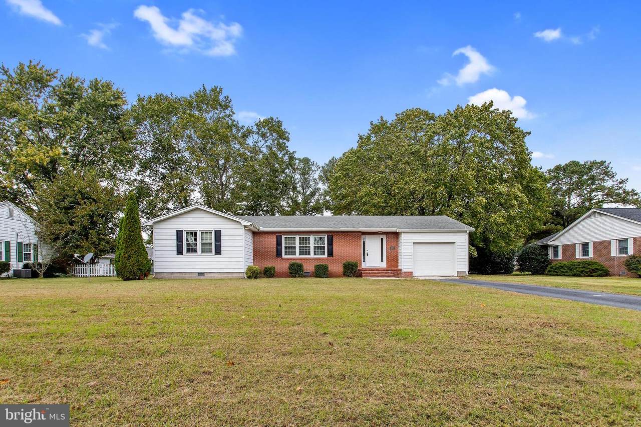 208 Coulbourne Lane - Photo 1