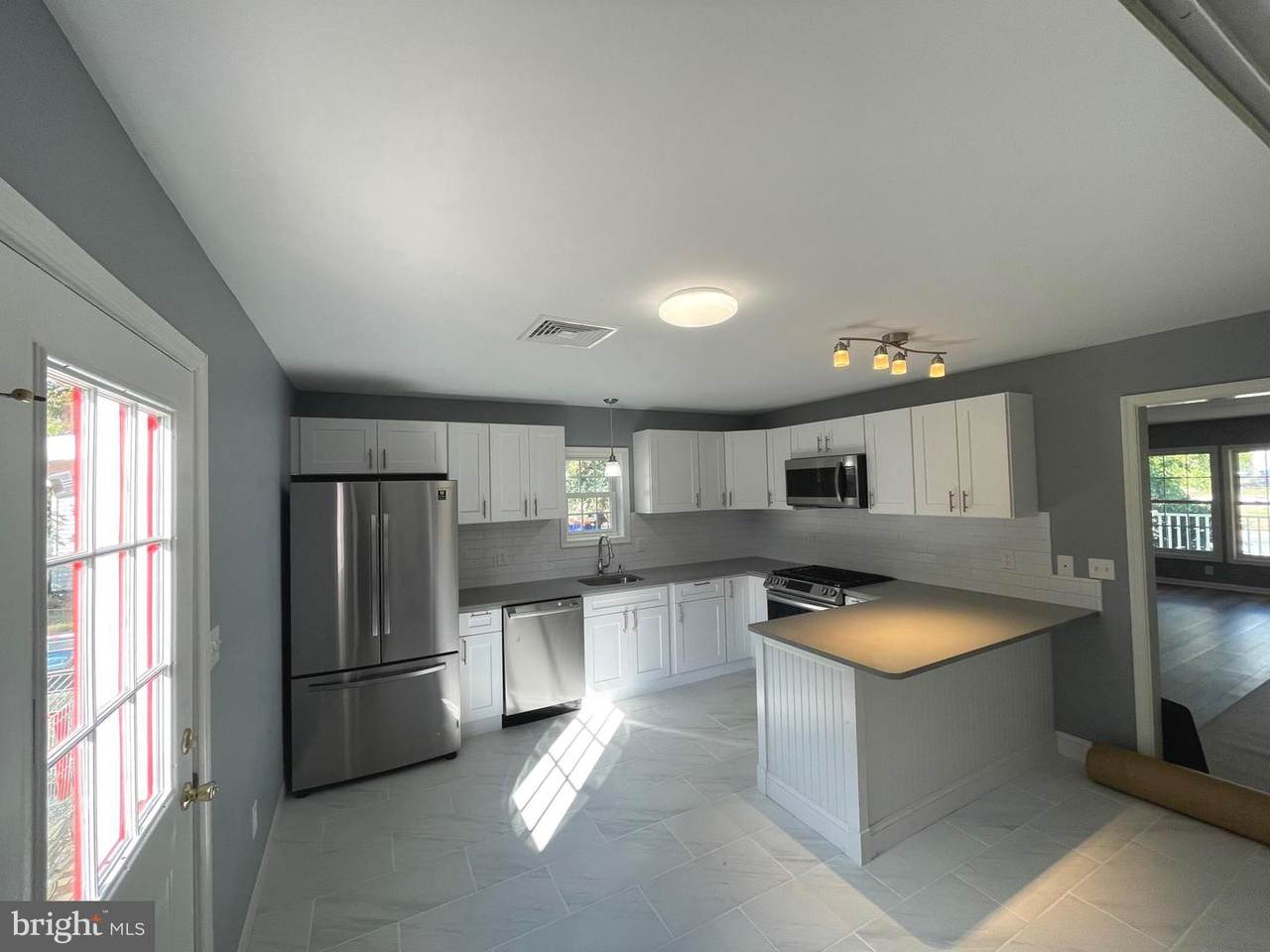906 Dock Street - Photo 1