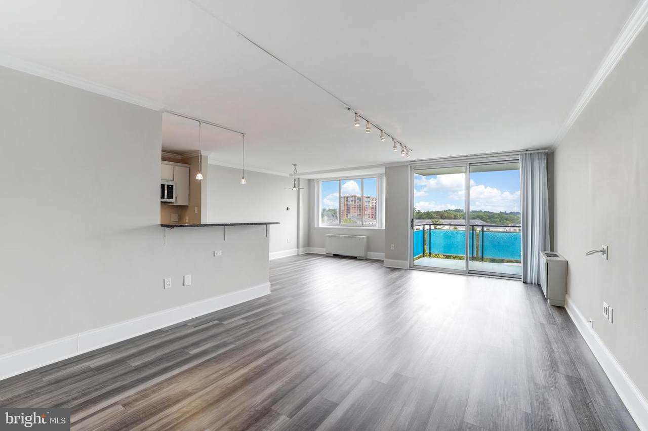 10401 Grosvenor Place - Photo 1