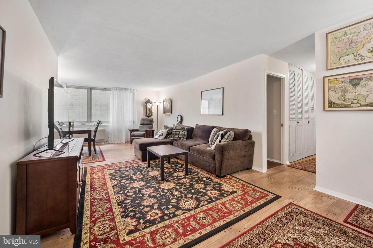 1919 Chestnut Street - Photo 1