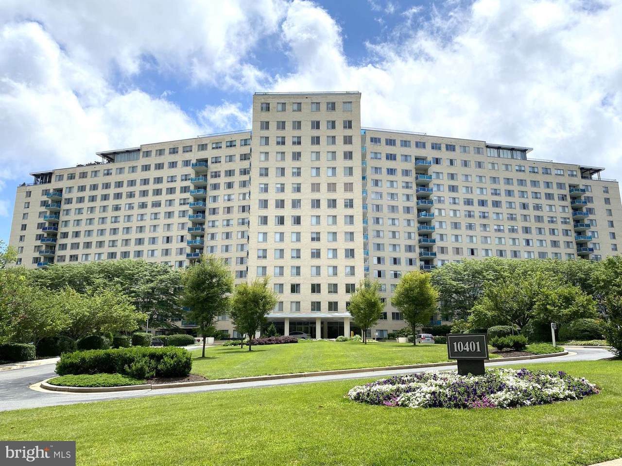 10401 Grosvenor Place - Photo 1
