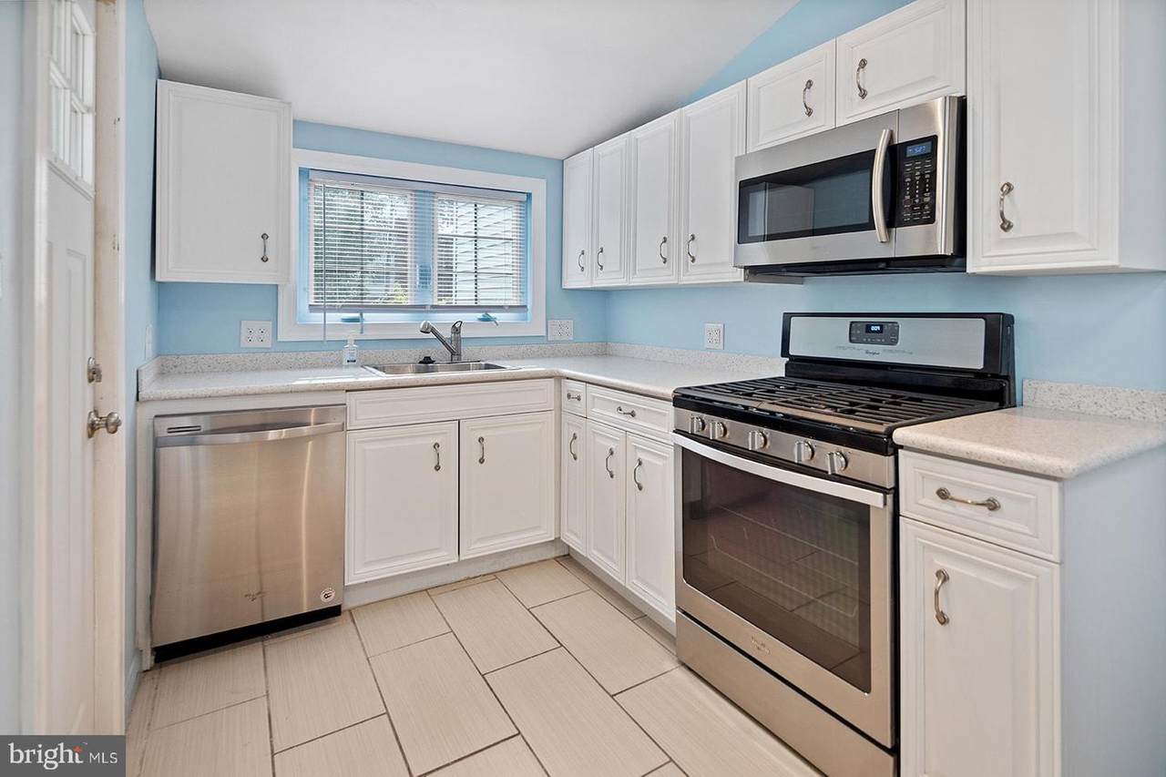 1124 Eyre Street - Photo 1