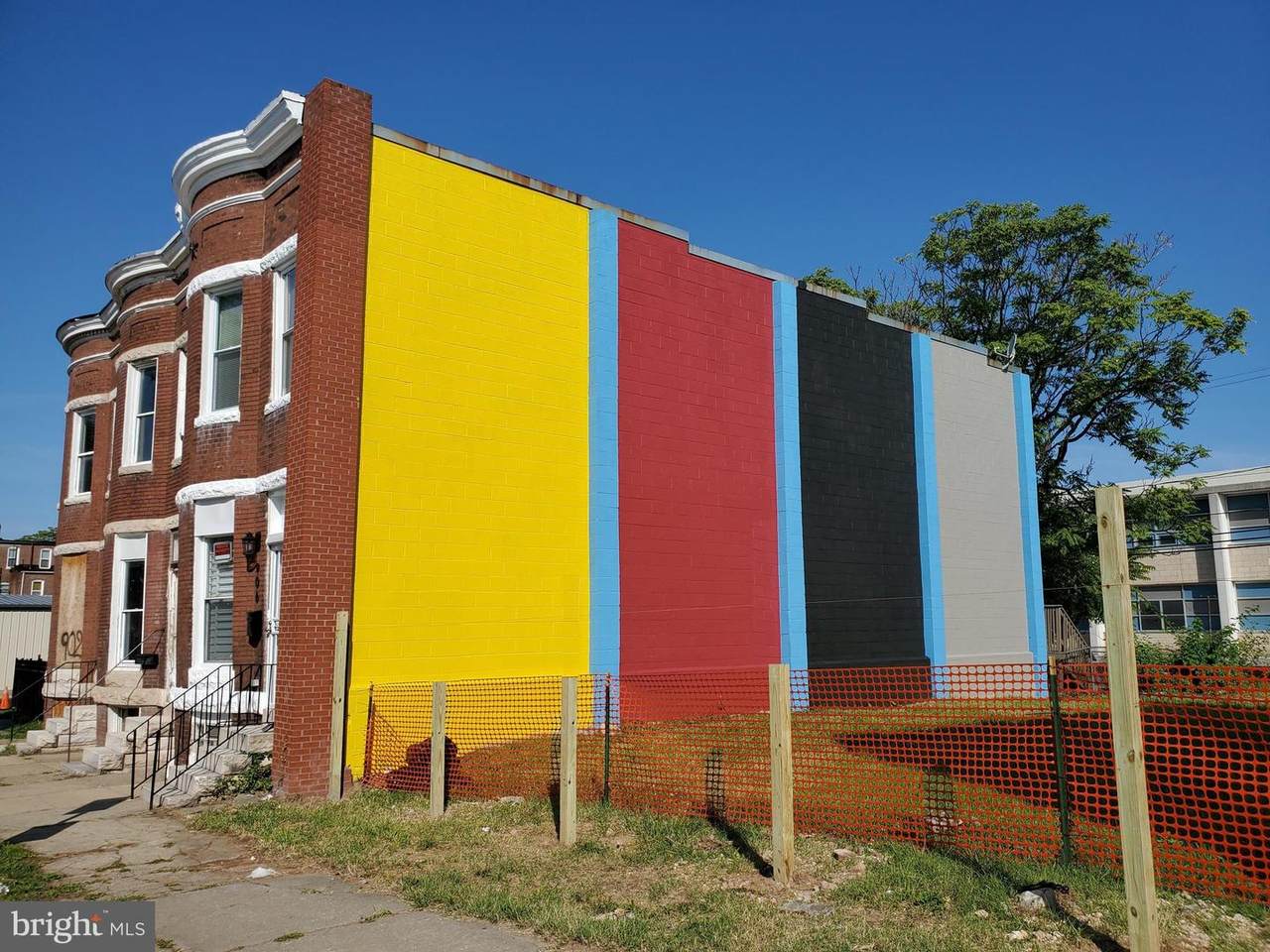 906 20TH Street - Photo 1