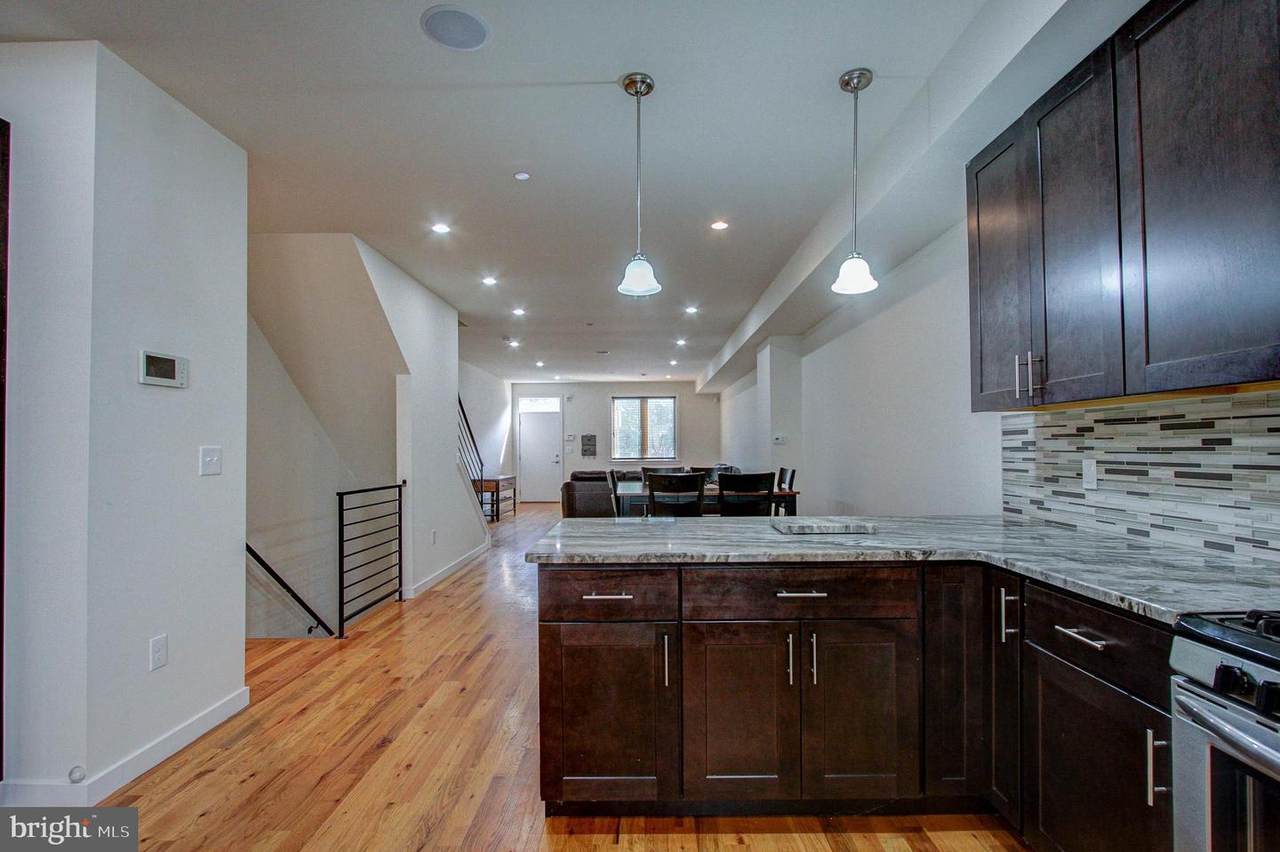 426 Sloan Street - Photo 1