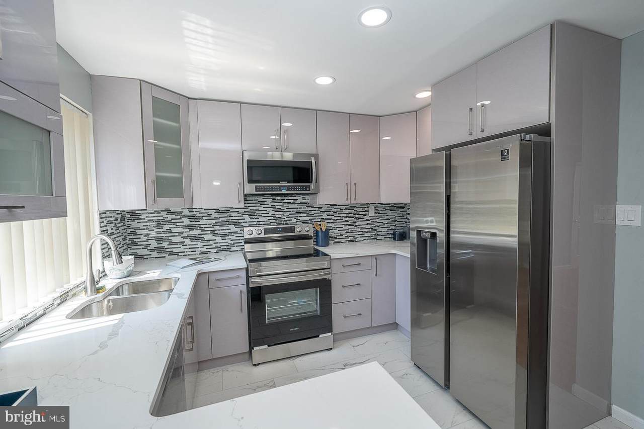 901 Lombard Street - Photo 1