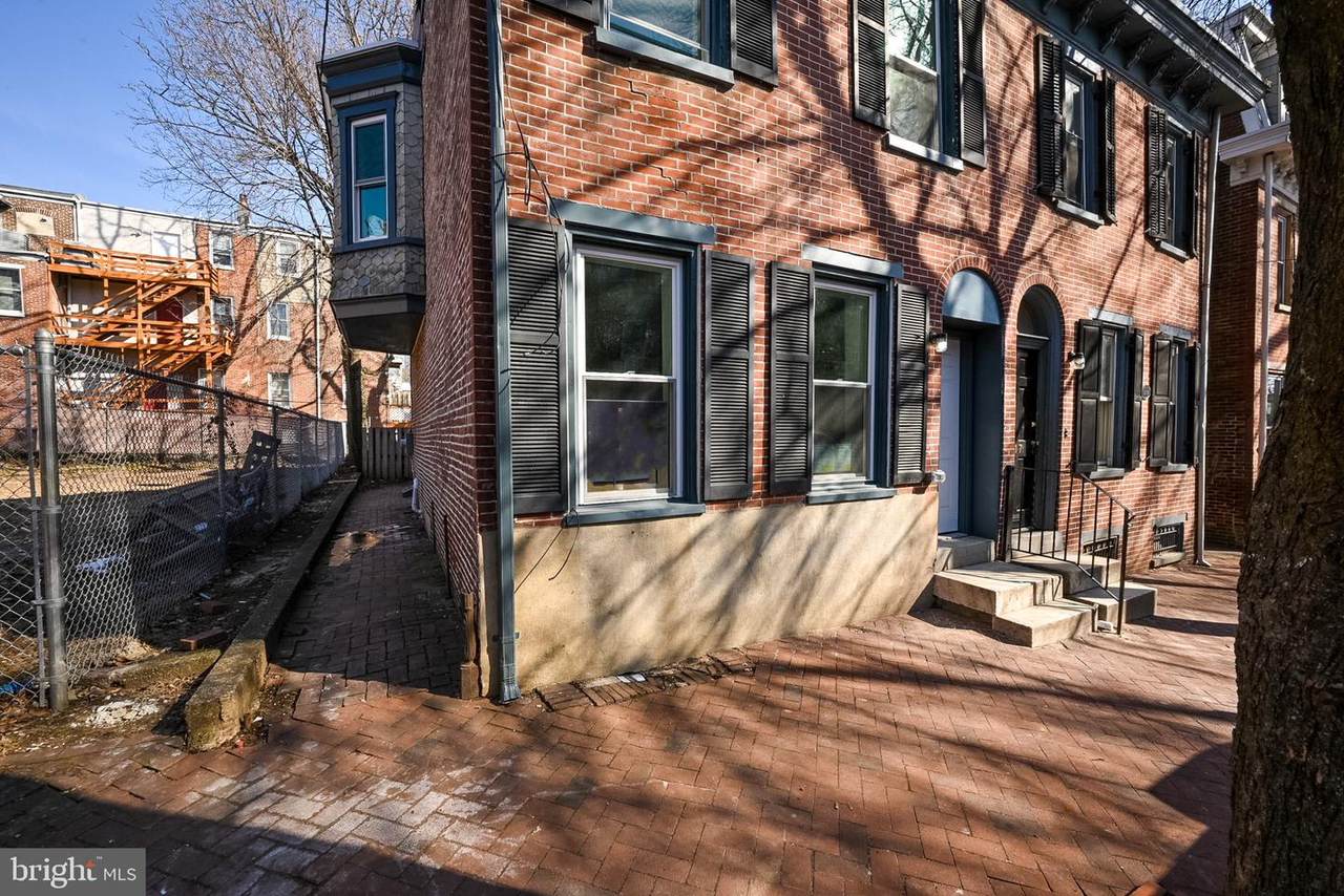 819 9TH Street - Photo 1