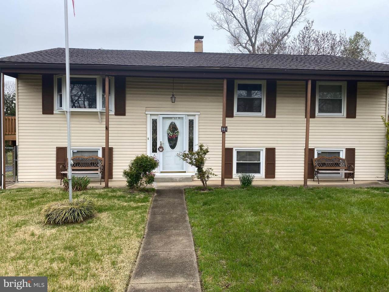 901 Oakdale Circle - Photo 1