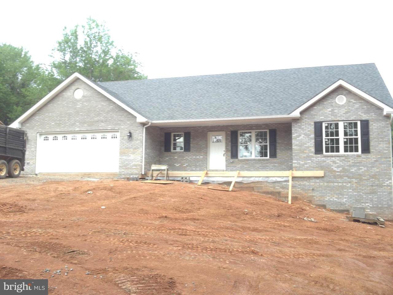 61 Westminster Drive. - Photo 1