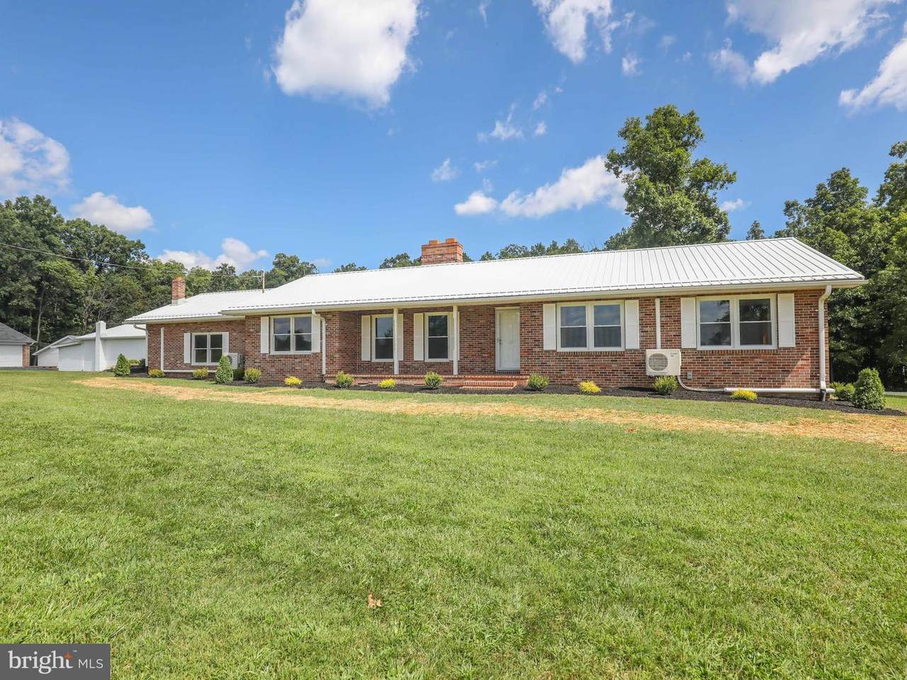 493 Sir Johns - Photo 1