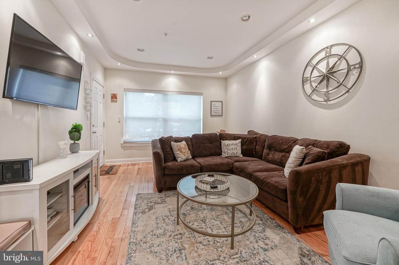903 20TH Street - Photo 1