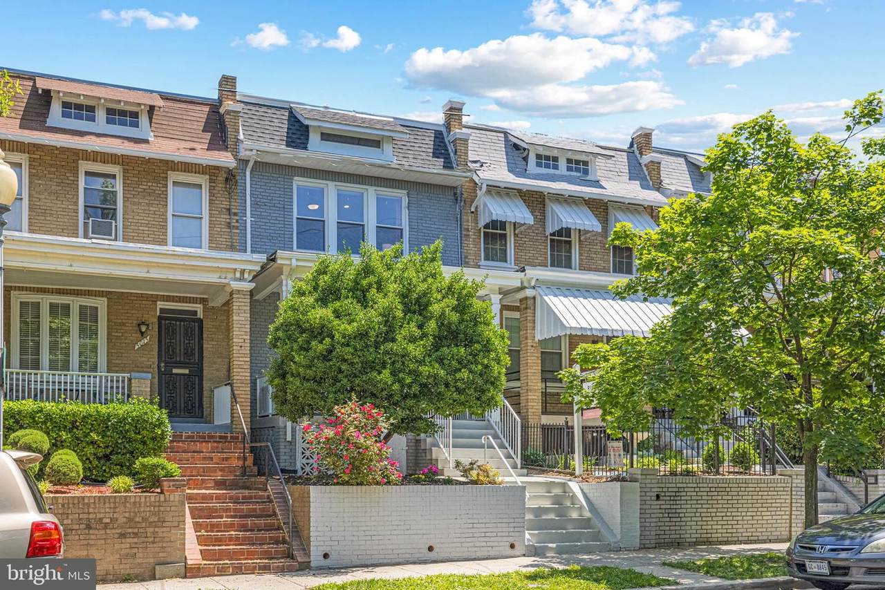 5013 8TH Street - Photo 1