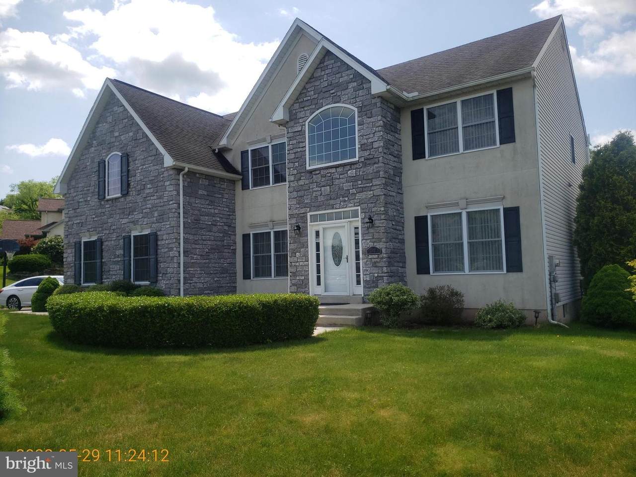3037 Ridgeview Drive - Photo 1