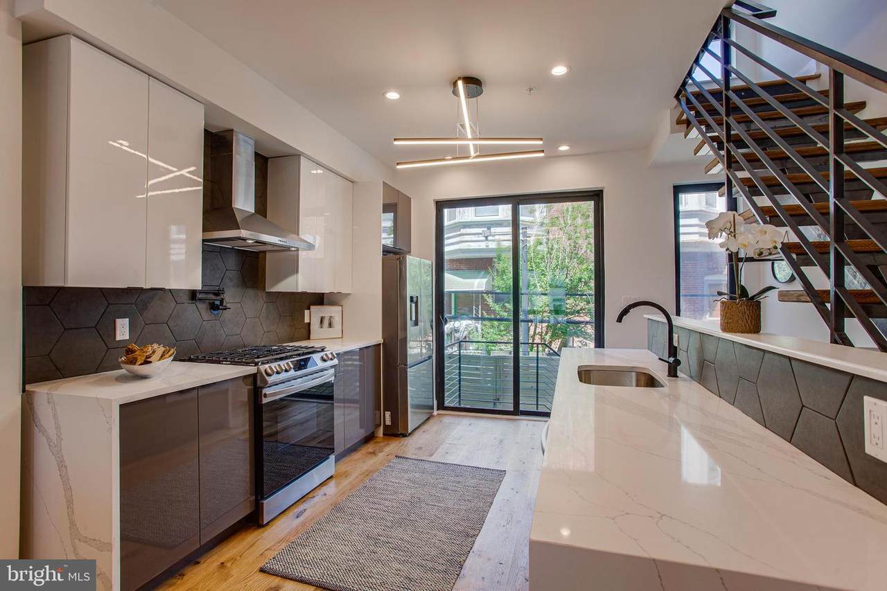 1207 Peach Street - Photo 1