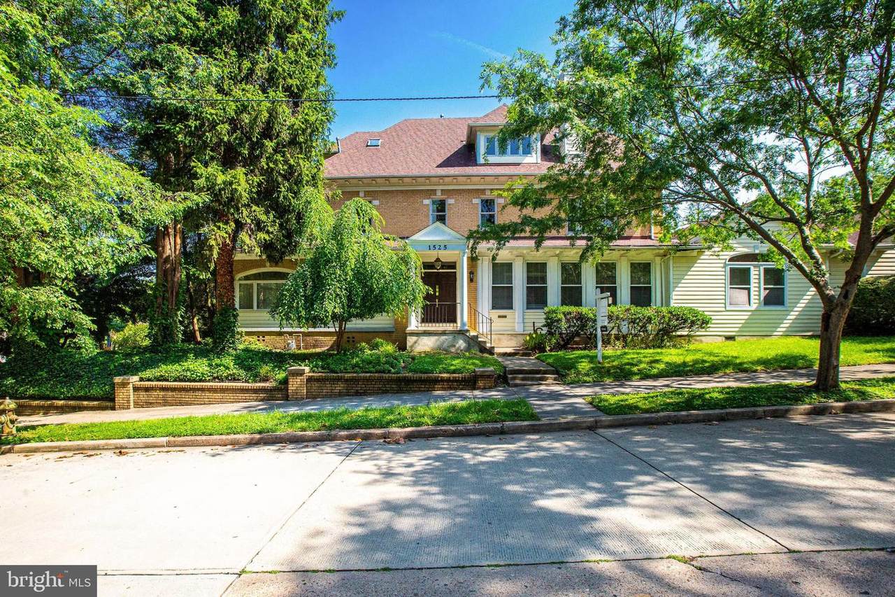 1525 Iris Street - Photo 1