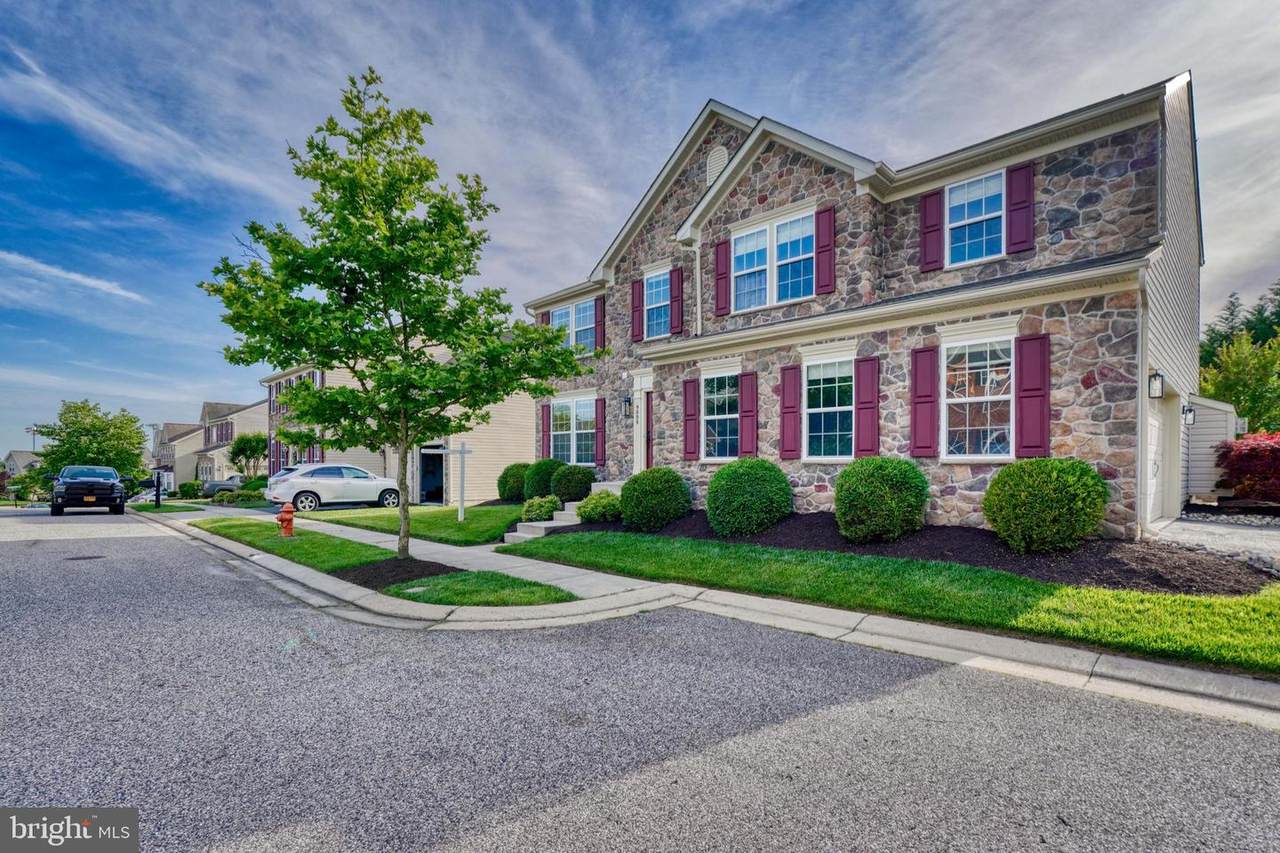9008 Bella Brook Way - Photo 1
