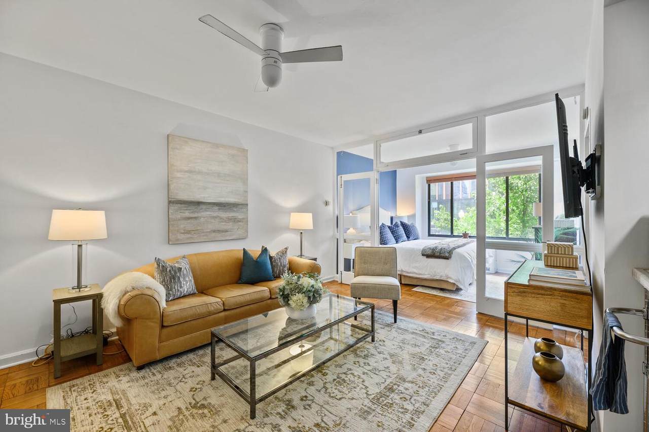 1 Scott Circle - Photo 1