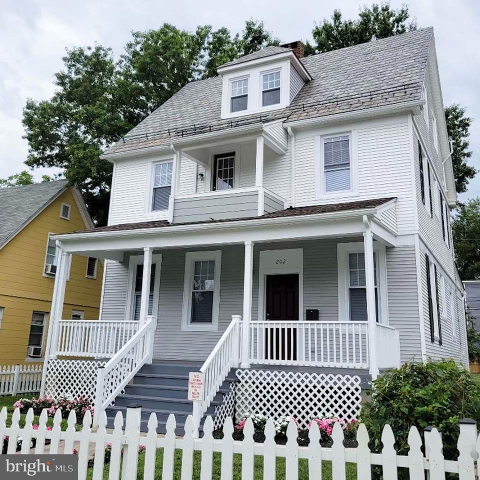 202 Augusta Avenue - Photo 1
