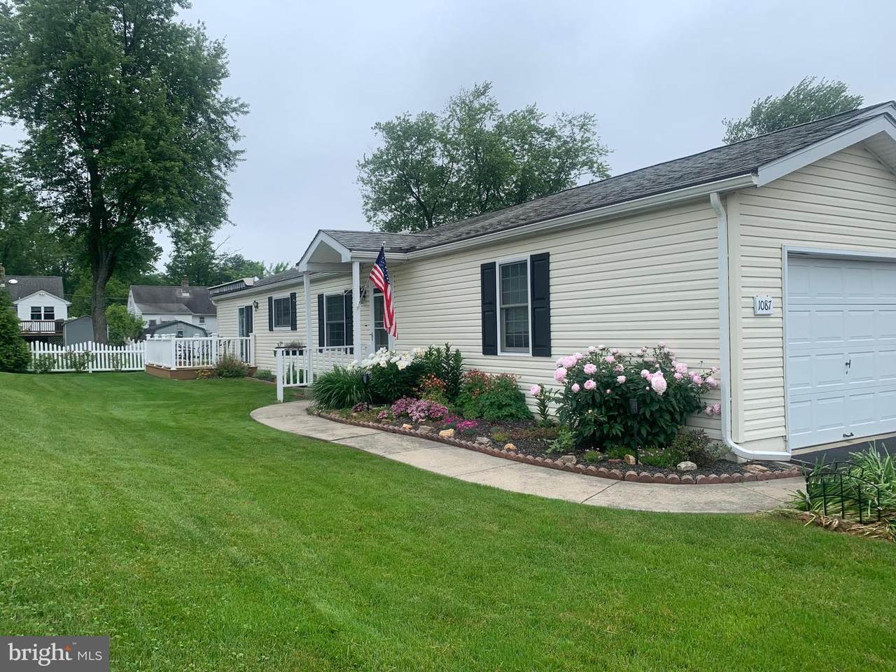 1087 Jfk Drive - Photo 1