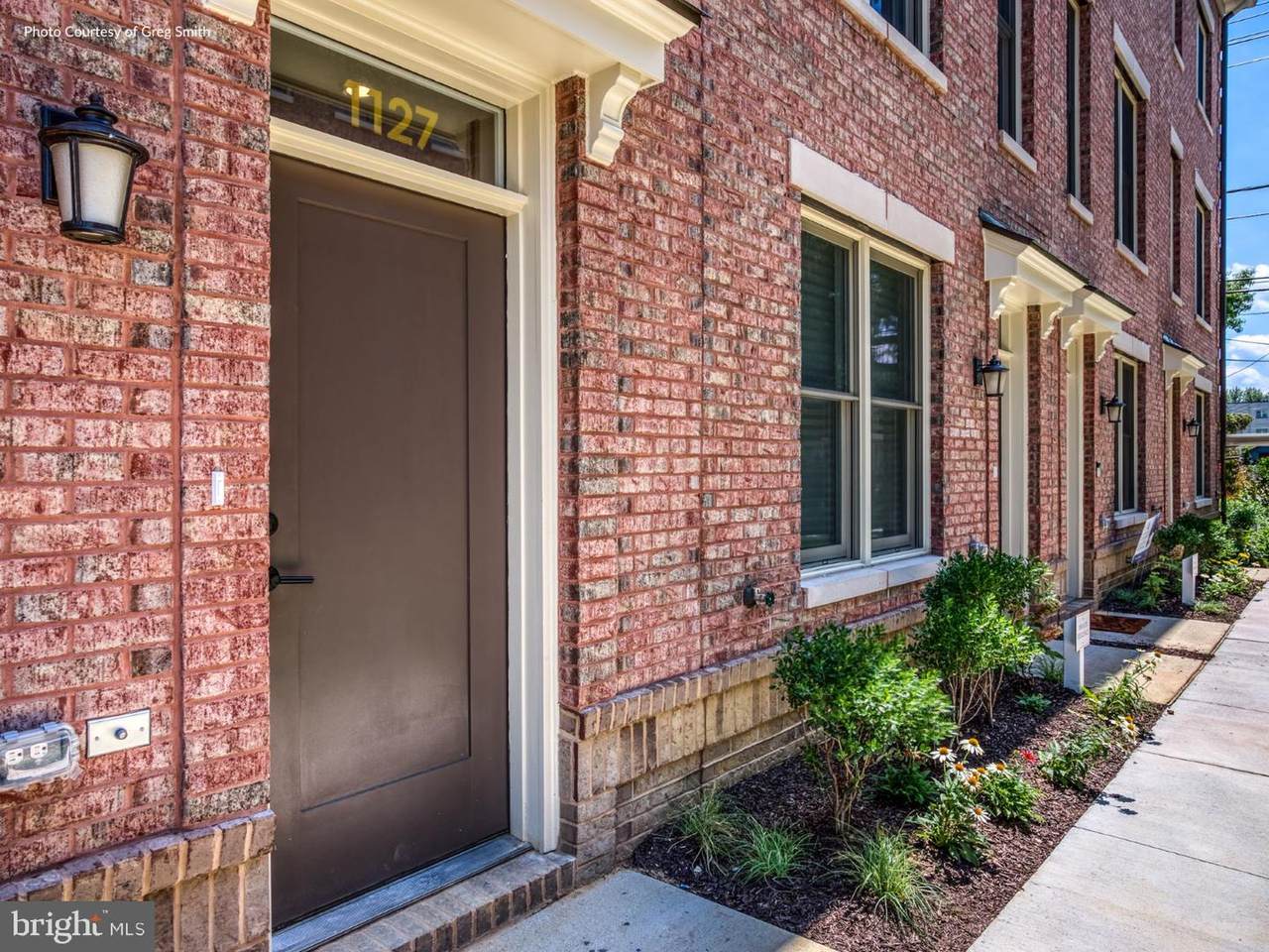 927 Sycamore Drive - Photo 1