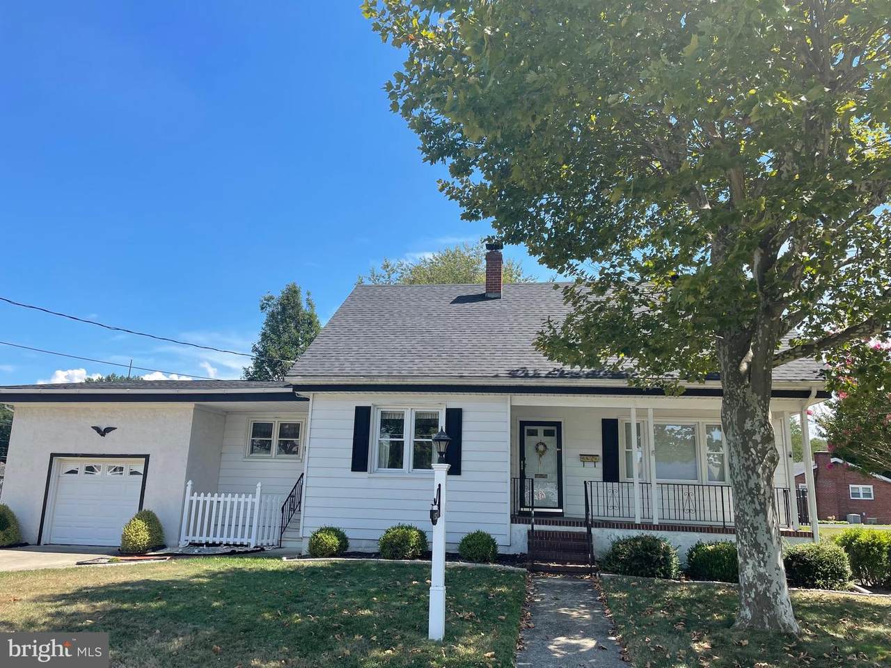 152 Queen Avenue - Photo 1