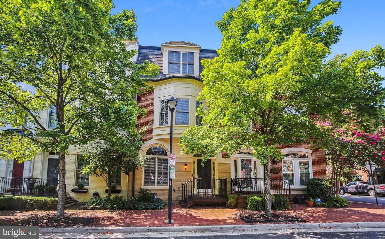 422 Oronoco Street - Photo 1