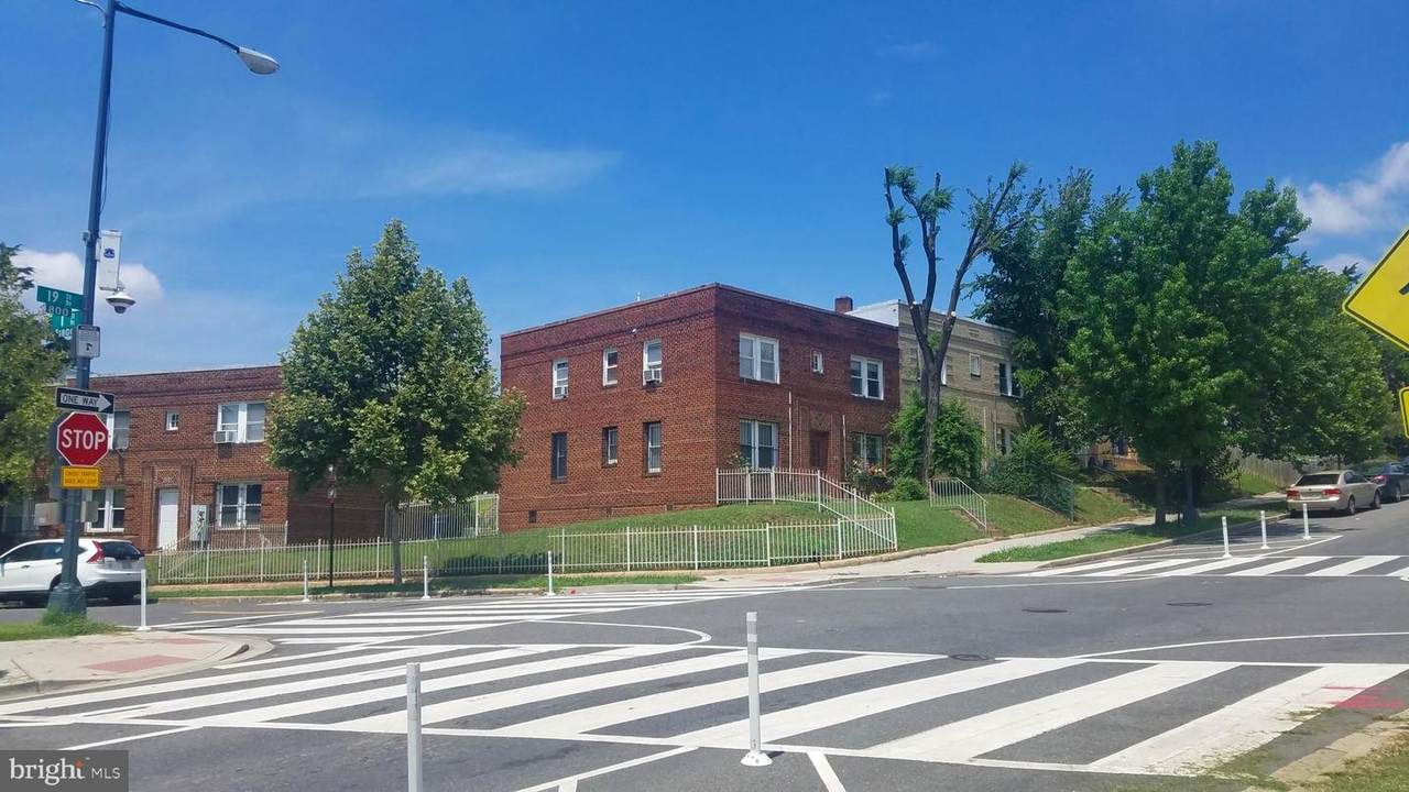 900 19TH Street - Photo 1