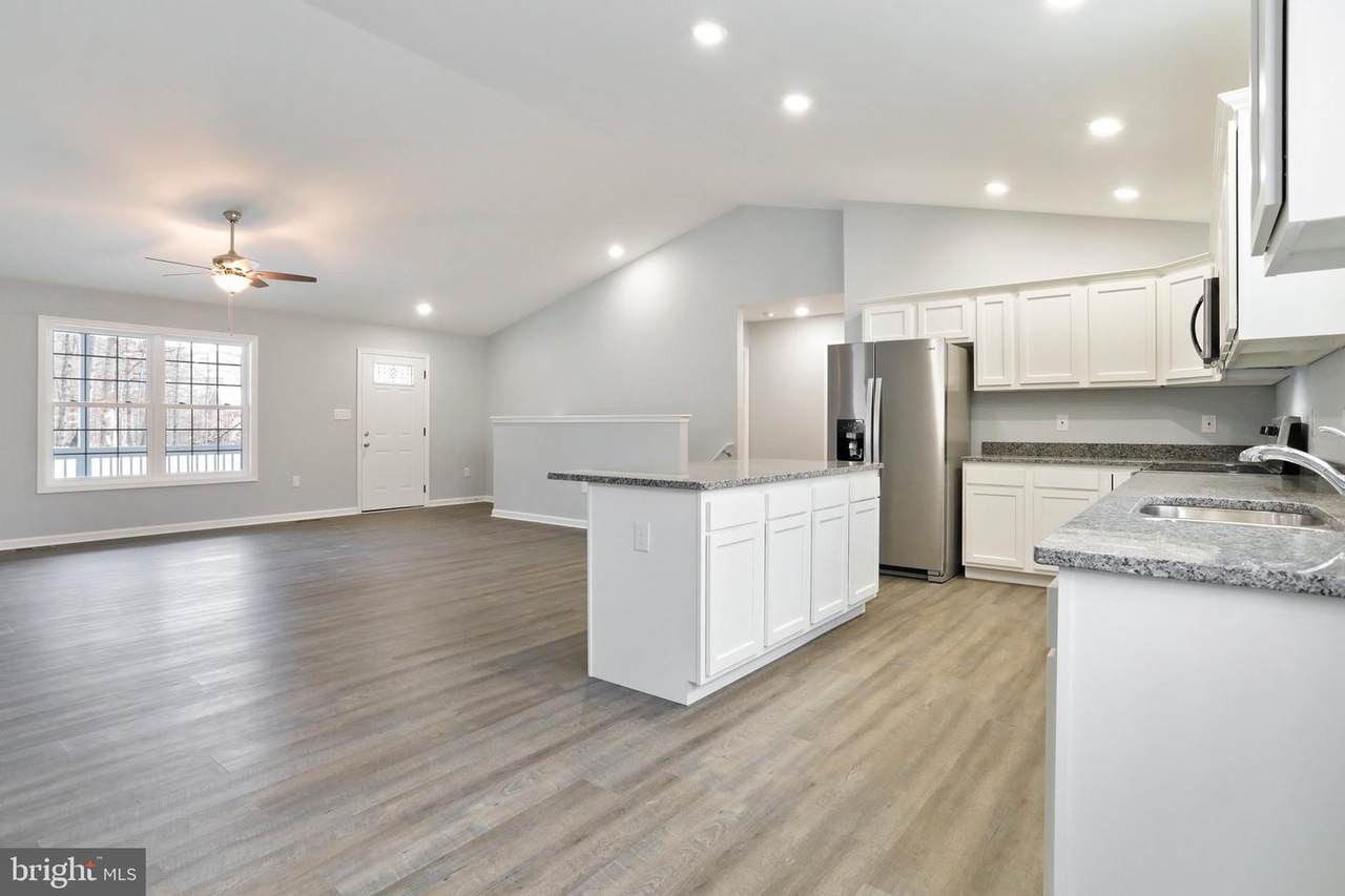 325 Pine Ridge Drive - Photo 1