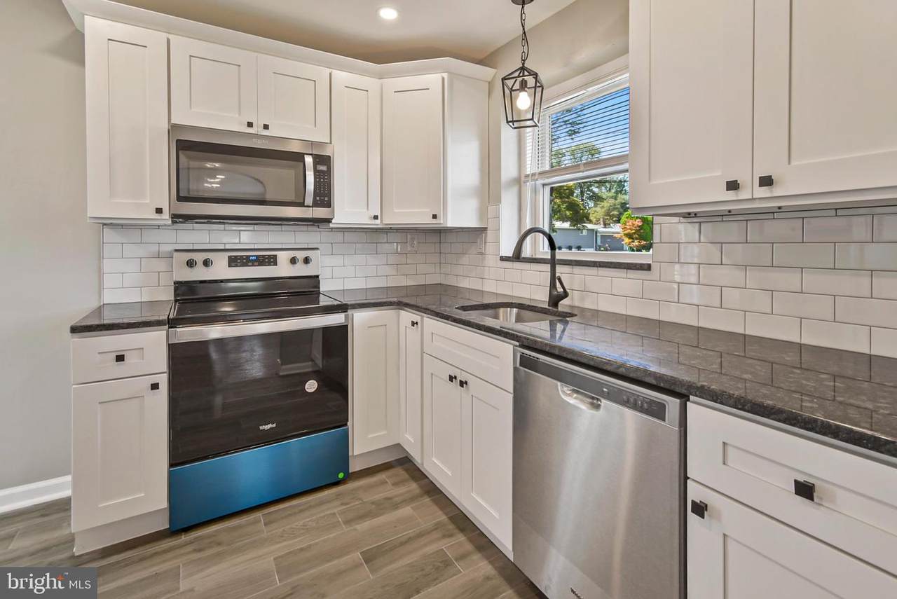 115 Locust Street - Photo 1