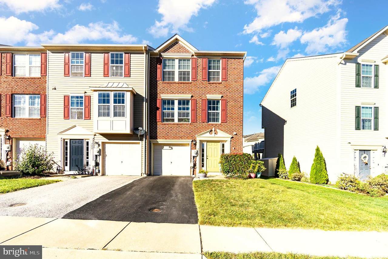 724 Blossom Drive - Photo 1