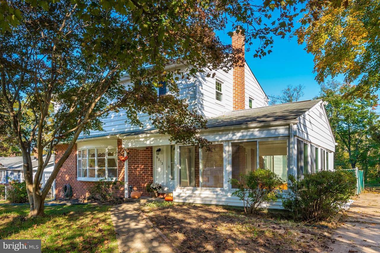 6813 Carlinda Avenue - Photo 1