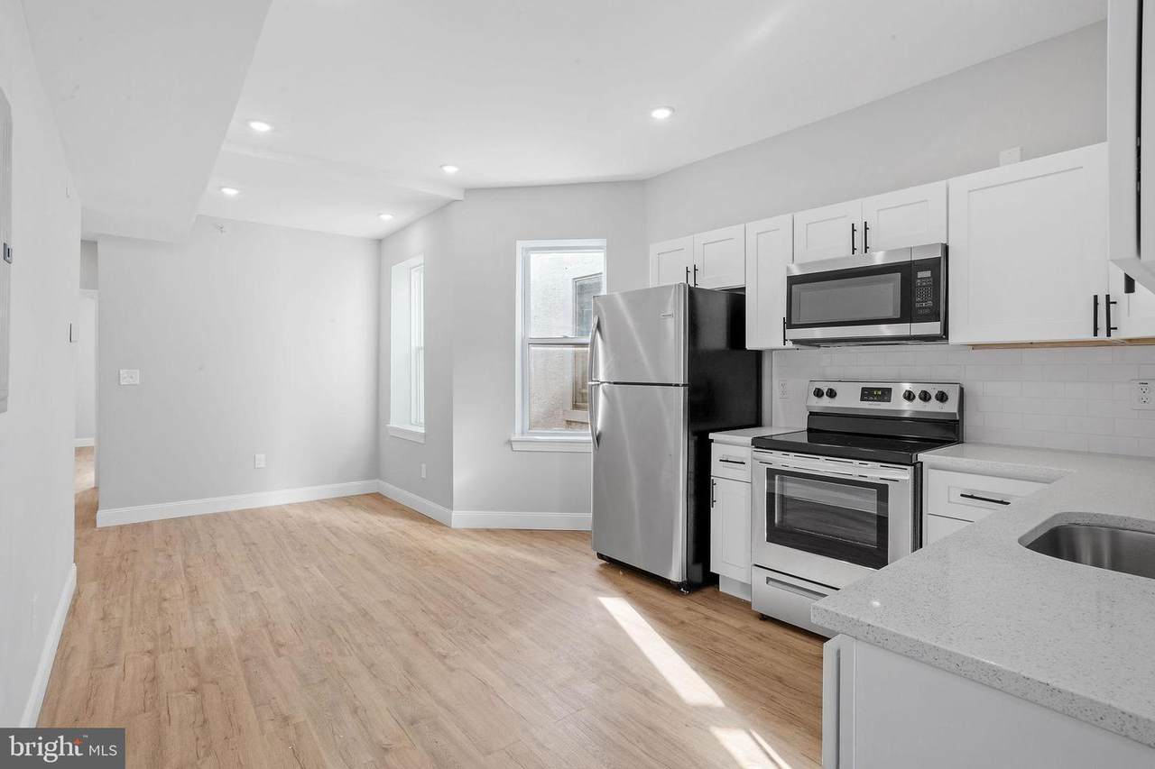 2932 Oxford Street - Photo 1