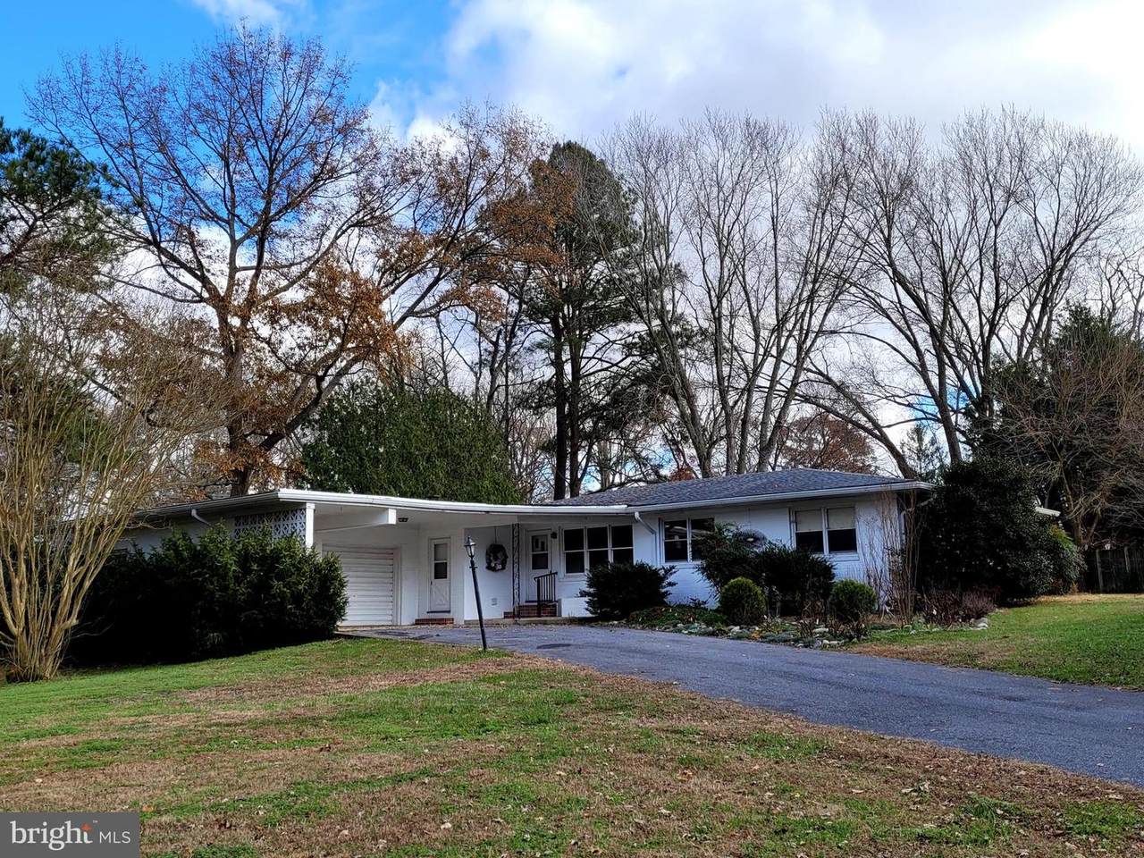 1536 Woodridge Drive - Photo 1