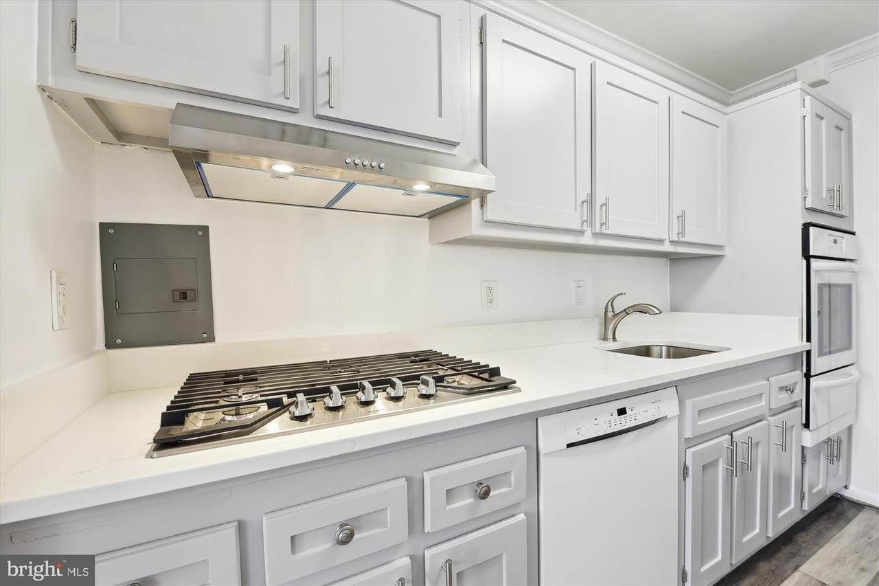 10500 Rockville Pik - Photo 1