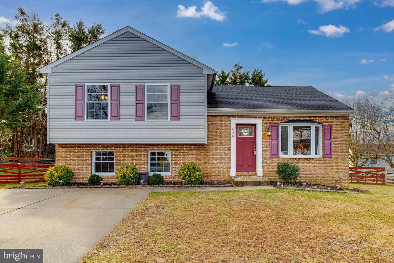 614 Lanark Court - Photo 1