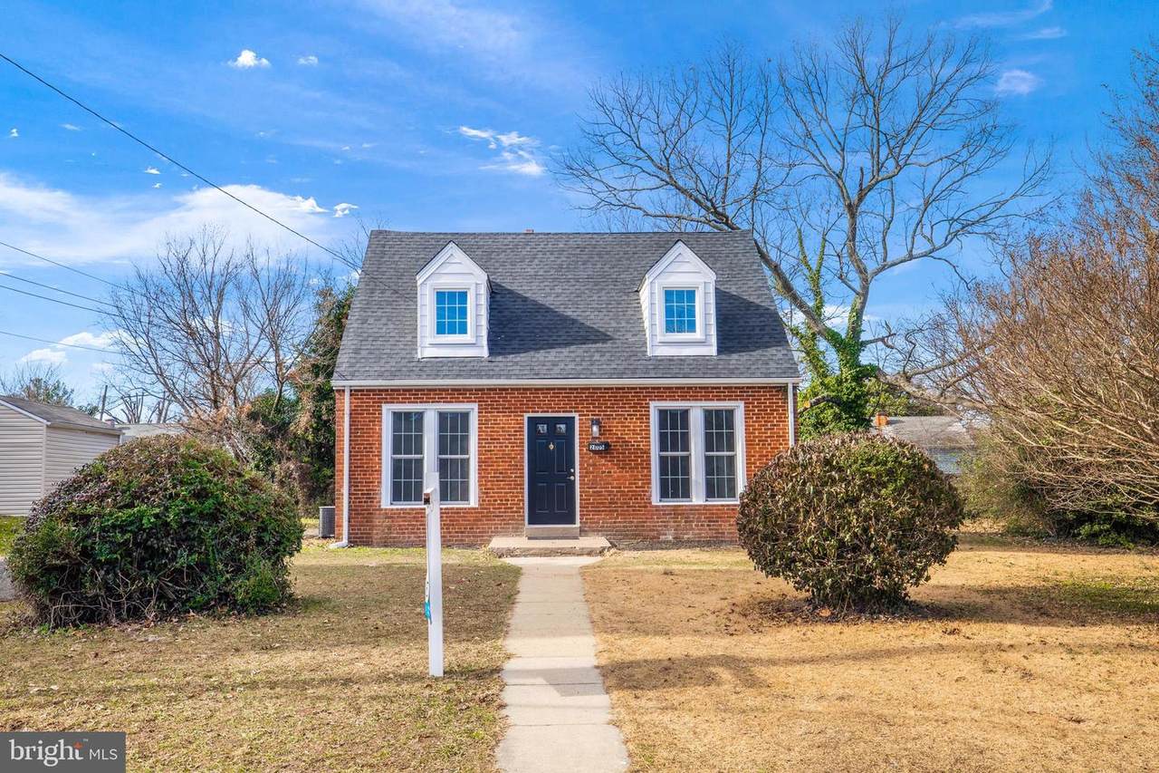 2805 Lakehurst Avenue - Photo 1