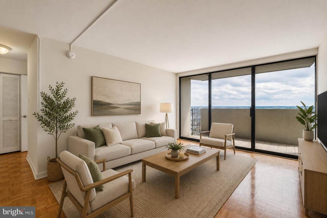 224-30 Rittenhouse Square - Photo 1