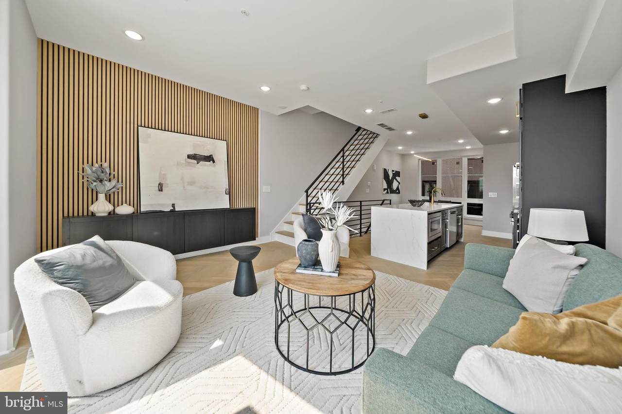 1810 E Moyamensing St - Photo 1