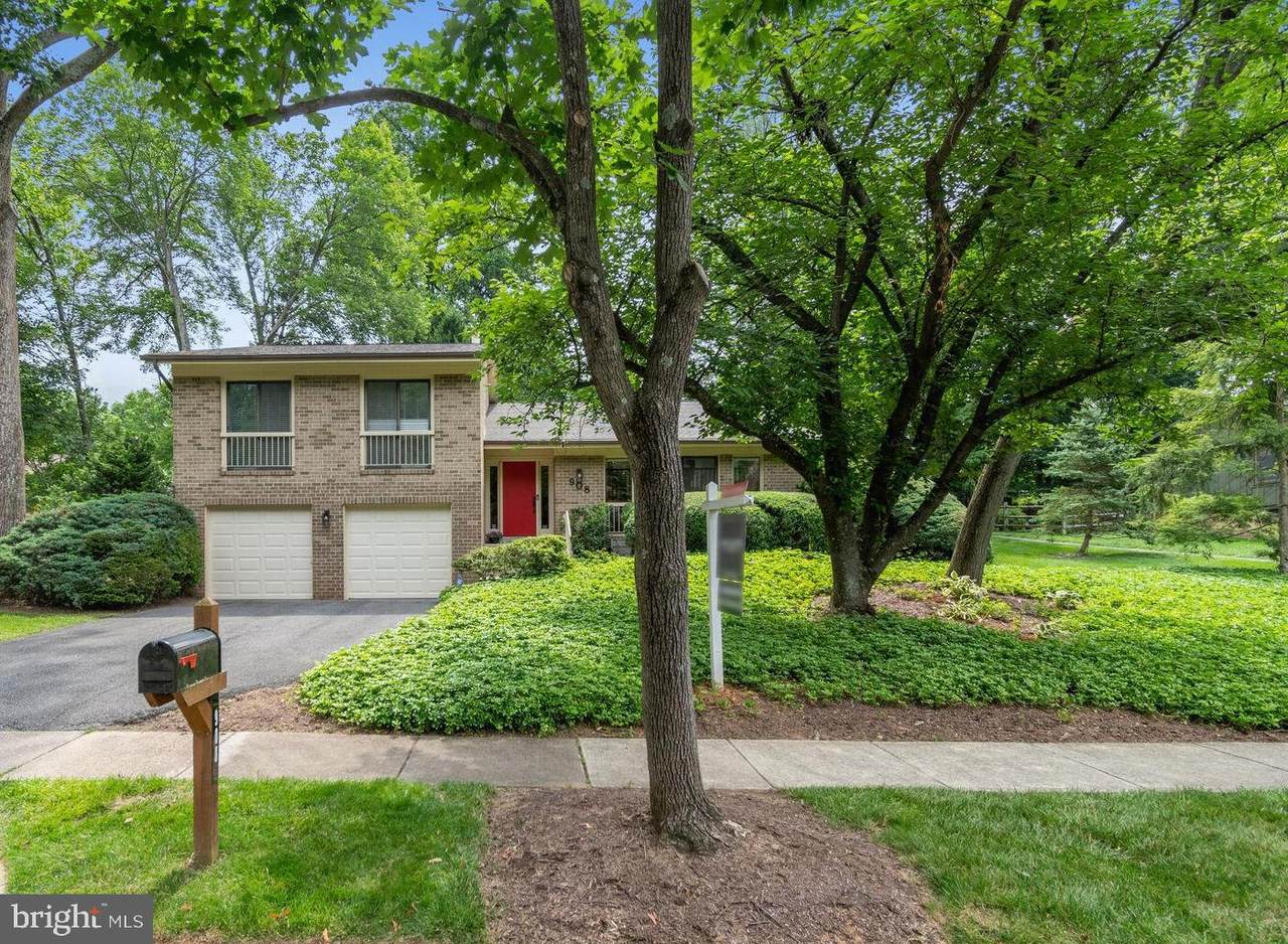 908 Twin Oaks Drive - Photo 1