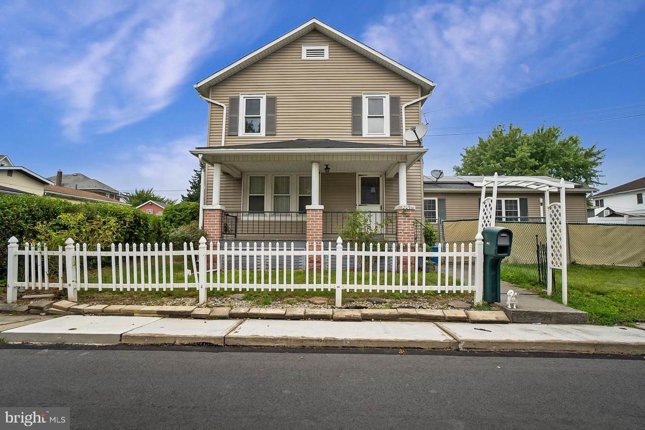 209 Oak Street - Photo 1