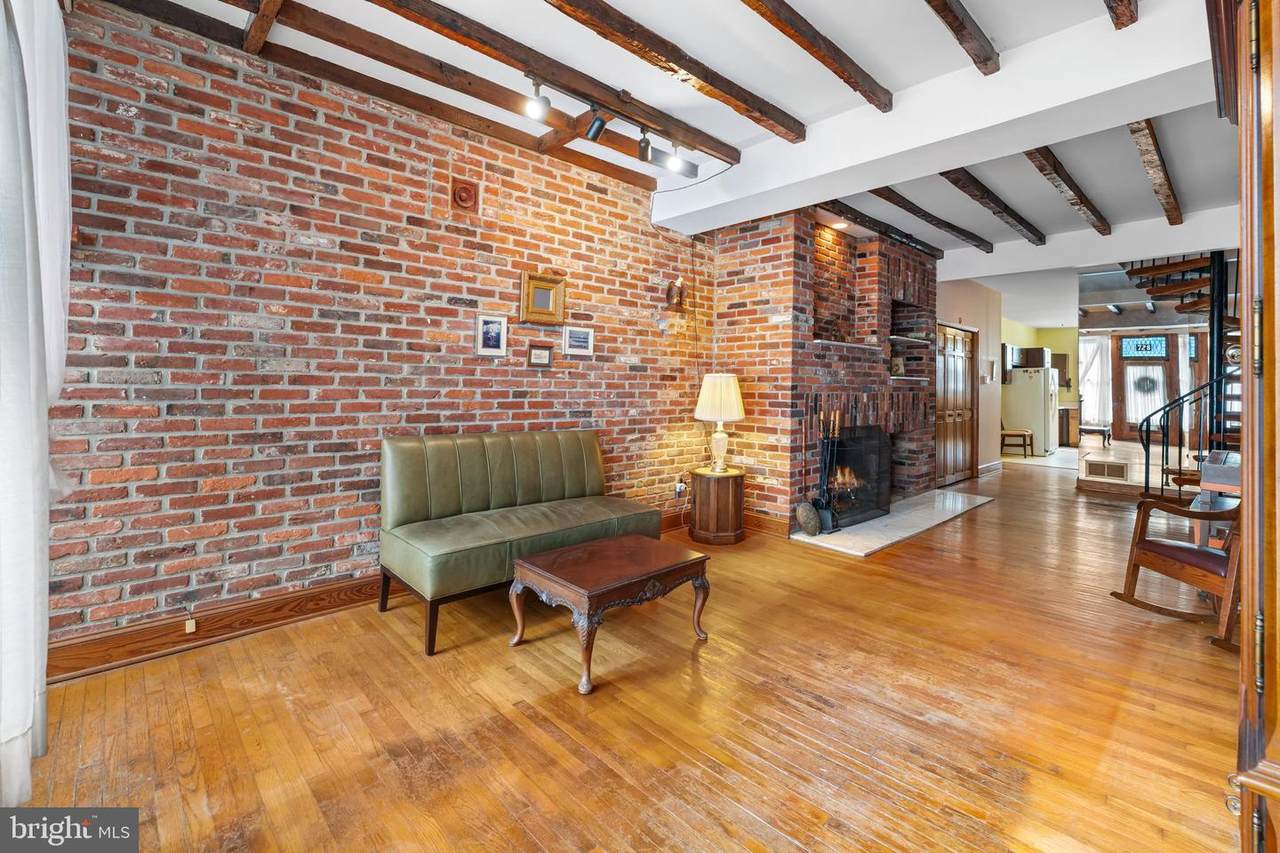 728 Charles Street - Photo 1