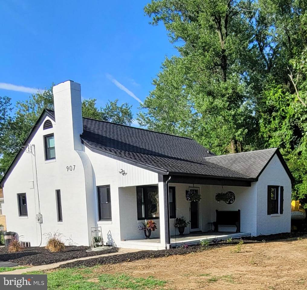 907 Maryland Avenue - Photo 1