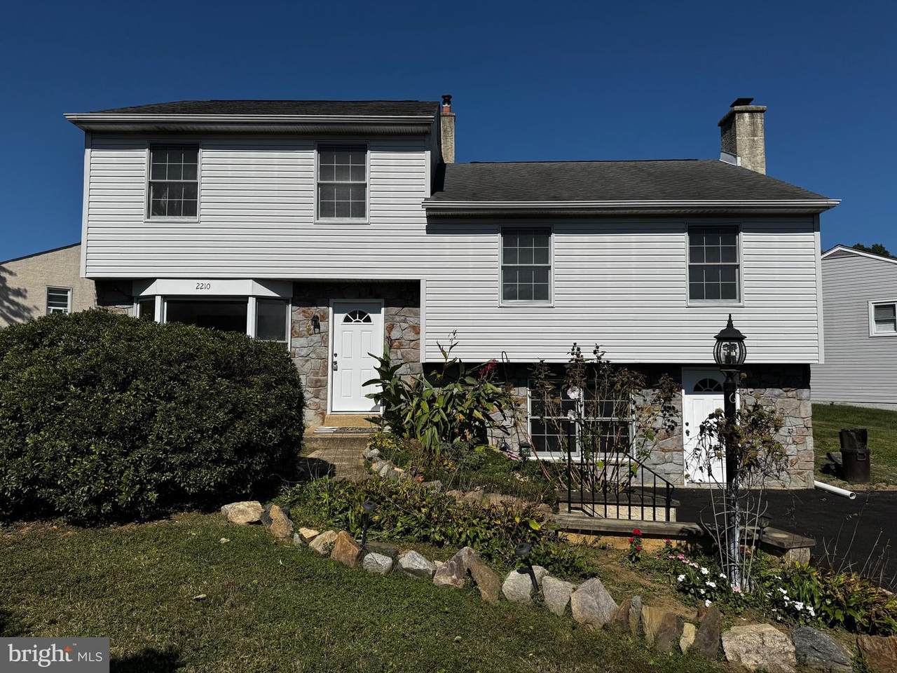 2210 Helms Manor - Photo 1
