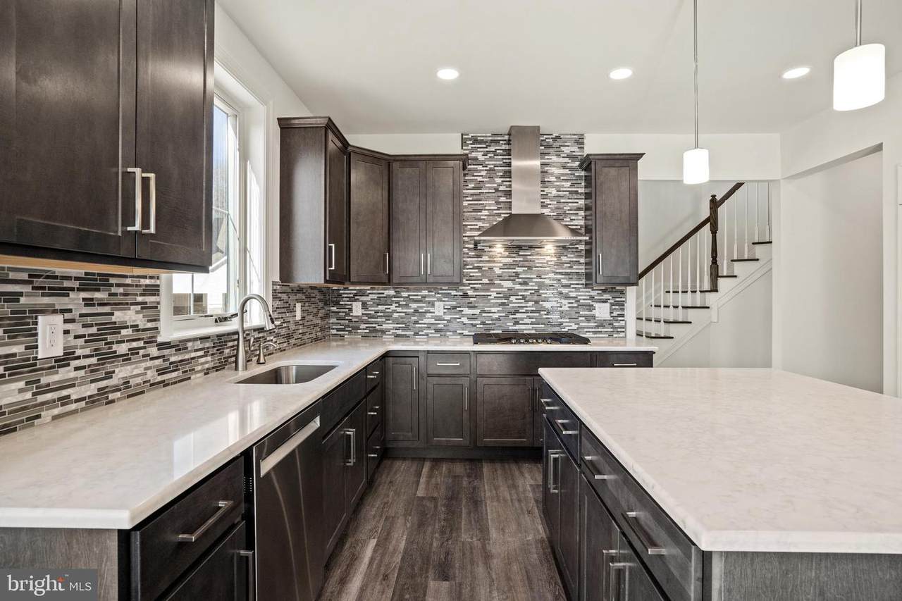 33 Kay Chiarello Way - Photo 1